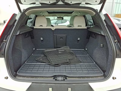 2024 Volvo XC40 B5 Plus Bright Theme