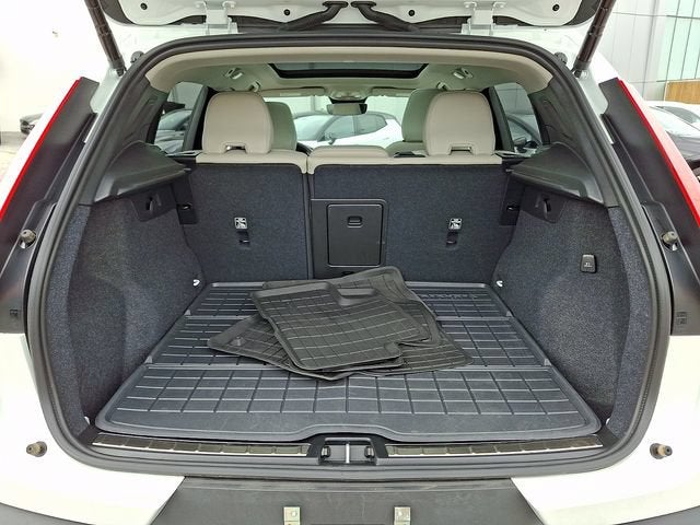 2024 Volvo XC40 B5 Plus Bright Theme