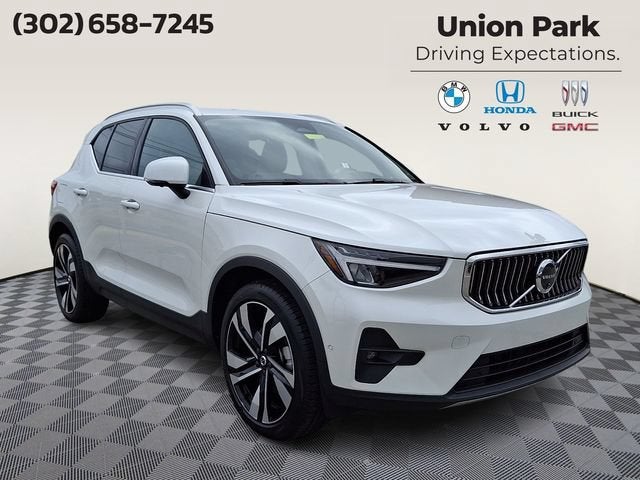 2024 Volvo XC40 B5 Plus Bright Theme
