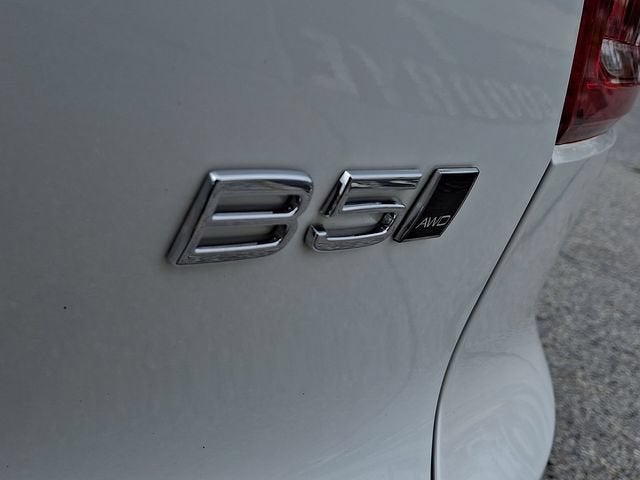 2024 Volvo XC40 B5 Plus Bright Theme