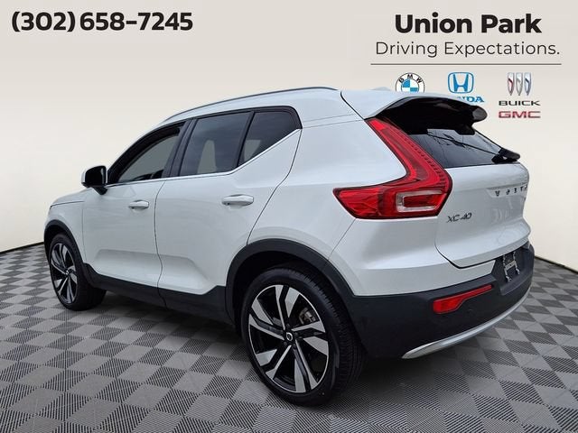 2024 Volvo XC40 B5 Plus Bright Theme