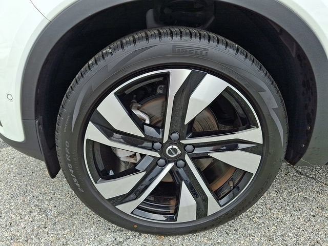 2024 Volvo XC40 B5 Plus Bright Theme