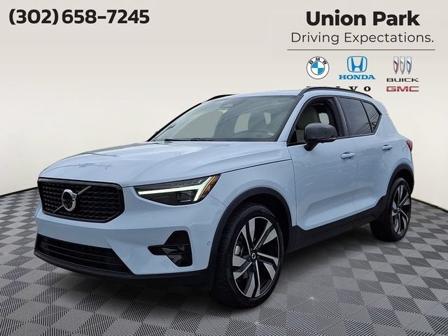 2024 Volvo XC40 B5 Plus Dark Theme