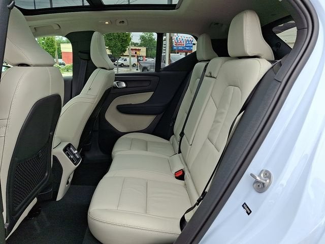 2024 Volvo XC40 B5 Plus Dark Theme
