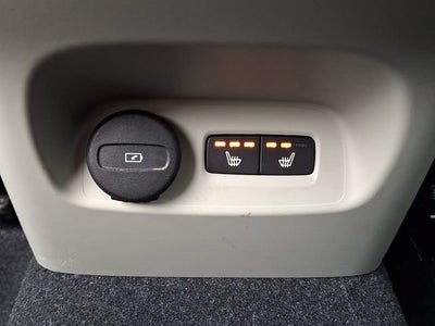 2024 Volvo XC40 B5 Plus Dark Theme