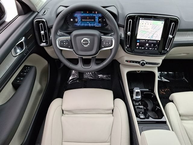 2024 Volvo XC40 B5 Plus Dark Theme