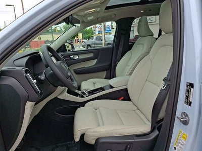 2024 Volvo XC40 B5 Plus Dark Theme
