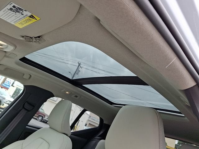 2024 Volvo XC40 B5 Plus Dark Theme