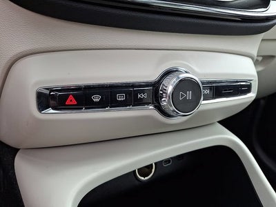 2024 Volvo XC40 B5 Plus Dark Theme