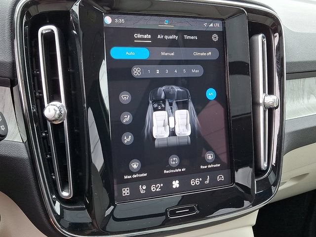 2024 Volvo XC40 B5 Plus Dark Theme