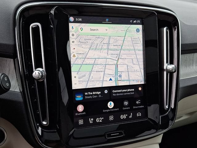 2024 Volvo XC40 B5 Plus Dark Theme