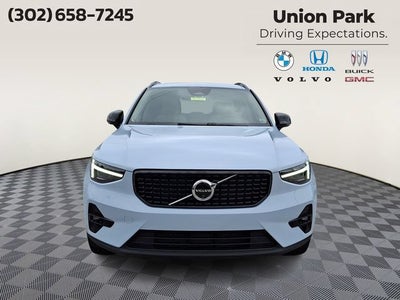 2024 Volvo XC40 B5 Plus Dark Theme