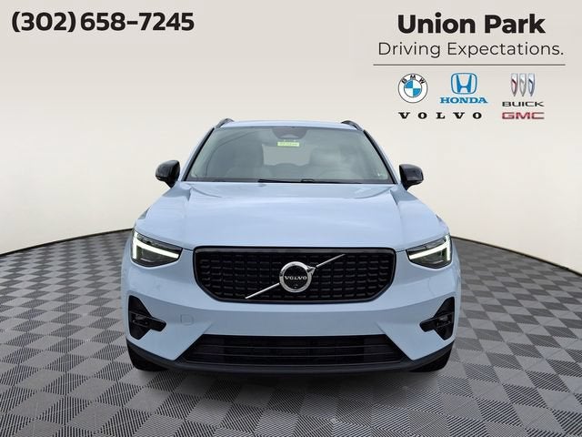 2024 Volvo XC40 B5 Plus Dark Theme