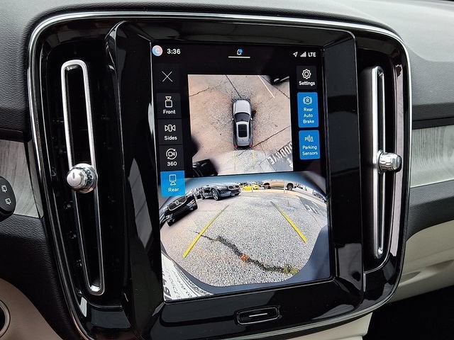 2024 Volvo XC40 B5 Plus Dark Theme