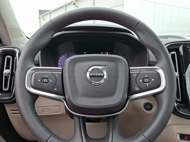 2024 Volvo XC40 B5 Plus Dark Theme