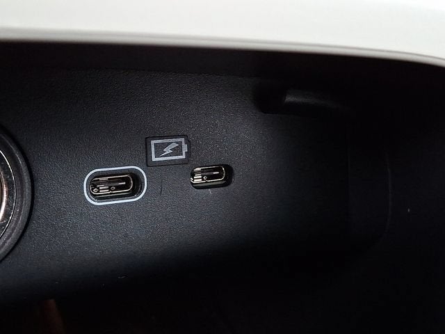 2024 Volvo XC40 B5 Plus Dark Theme