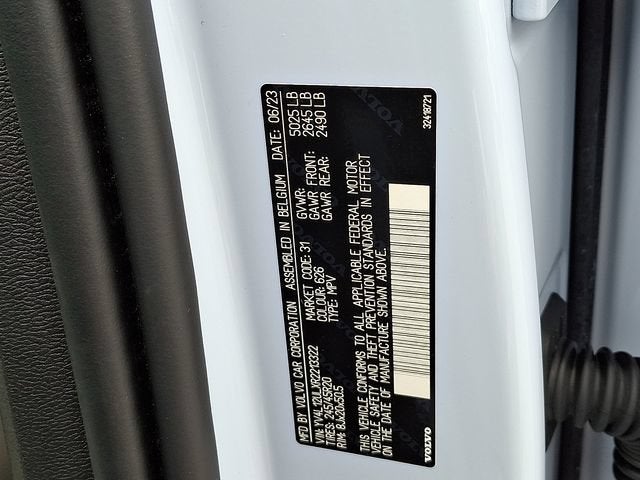 2024 Volvo XC40 B5 Plus Dark Theme