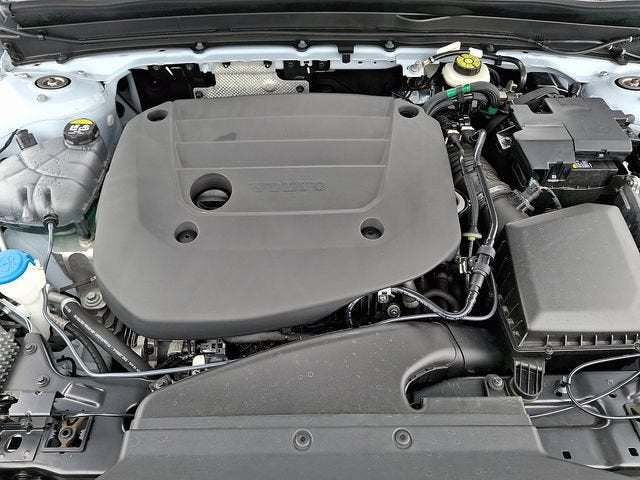 2024 Volvo XC40 B5 Plus Dark Theme