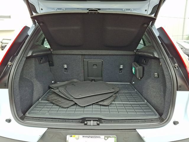 2024 Volvo XC40 B5 Plus Dark Theme