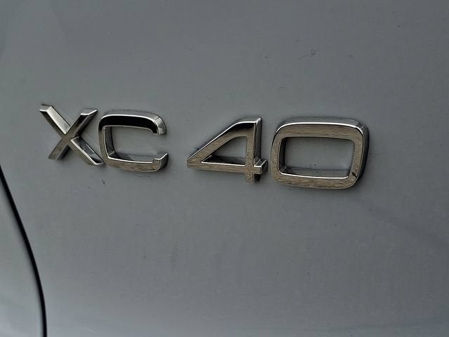 2024 Volvo XC40 B5 Plus Dark Theme