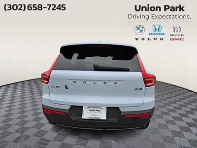 2024 Volvo XC40 B5 Plus Dark Theme