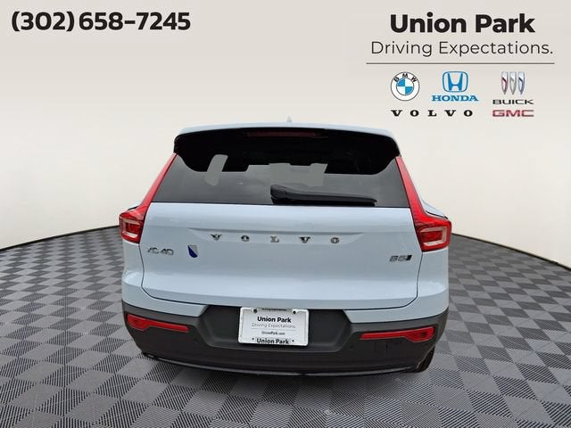 2024 Volvo XC40 B5 Plus Dark Theme