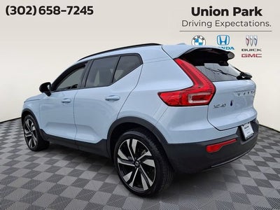 2024 Volvo XC40 B5 Plus Dark Theme