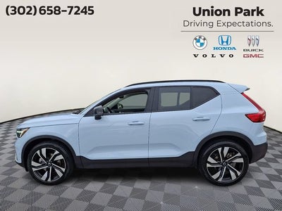 2024 Volvo XC40 B5 Plus Dark Theme