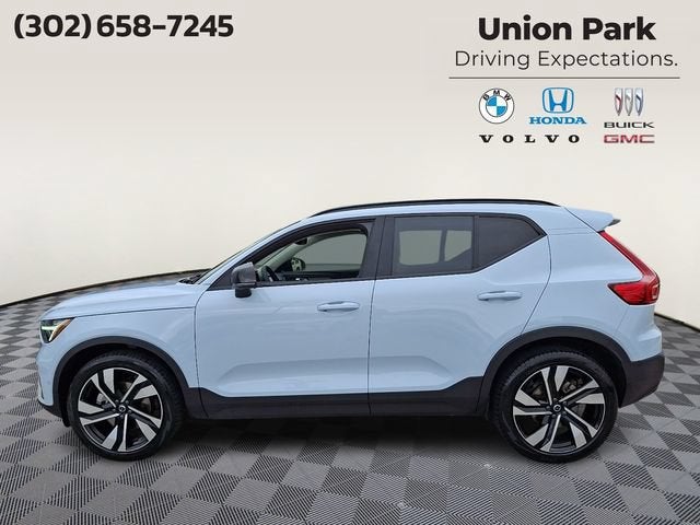2024 Volvo XC40 B5 Plus Dark Theme