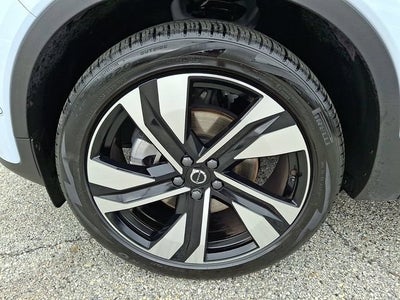 2024 Volvo XC40 B5 Plus Dark Theme