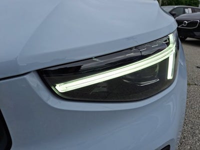 2024 Volvo XC40 B5 Plus Dark Theme