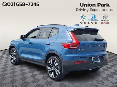 2024 Volvo XC40 Ultimate Dark Theme