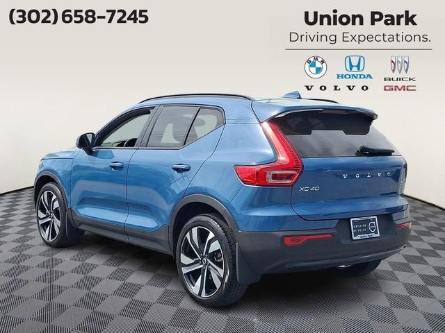 2024 Volvo XC40 Ultimate Dark Theme
