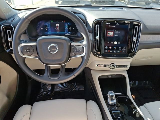 2024 Volvo XC40 Ultimate Dark Theme