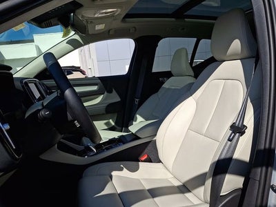 2024 Volvo XC40 Ultimate Dark Theme