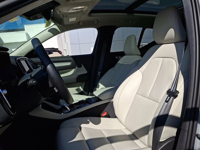 2024 Volvo XC40 Ultimate Dark Theme