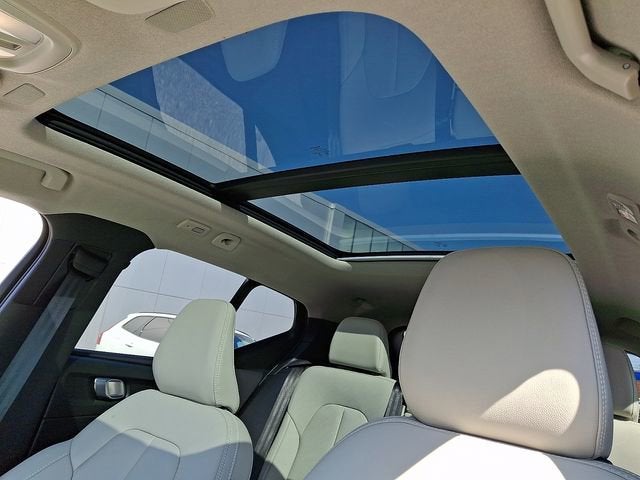 2024 Volvo XC40 Ultimate Dark Theme