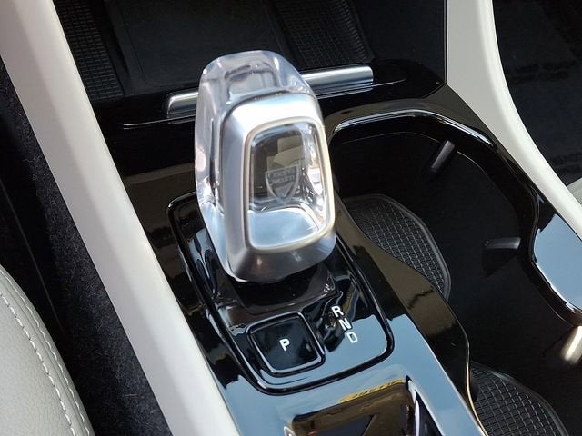 2024 Volvo XC40 Ultimate Dark Theme