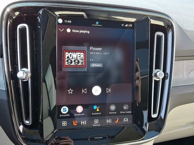 2024 Volvo XC40 Ultimate Dark Theme