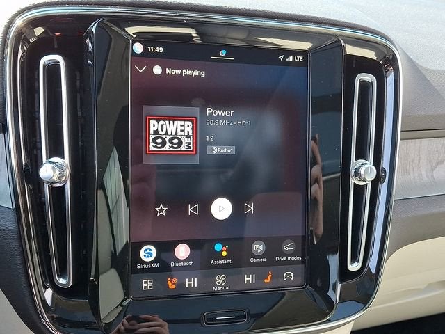 2024 Volvo XC40 Ultimate Dark Theme