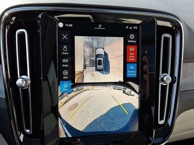 2024 Volvo XC40 Ultimate Dark Theme