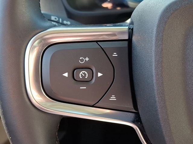 2024 Volvo XC40 Ultimate Dark Theme