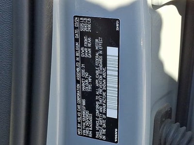 2024 Volvo XC40 Ultimate Dark Theme