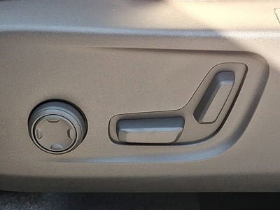 2024 Volvo XC40 Ultimate Dark Theme