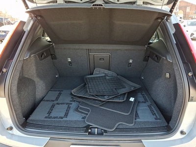 2024 Volvo XC40 Ultimate Dark Theme