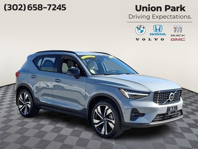 2024 Volvo XC40 Ultimate Dark Theme