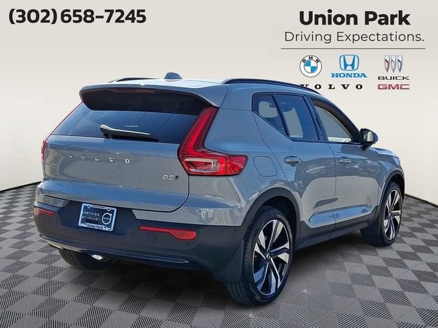 2024 Volvo XC40 Ultimate Dark Theme