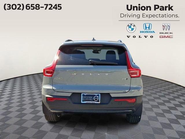 2024 Volvo XC40 Ultimate Dark Theme