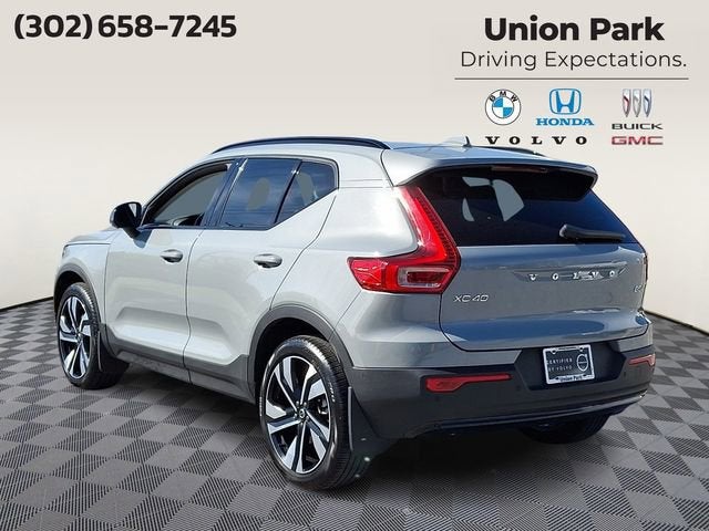 2024 Volvo XC40 Ultimate Dark Theme