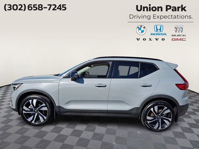 2024 Volvo XC40 Ultimate Dark Theme